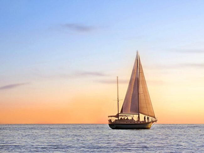 穏やかな海の夕景