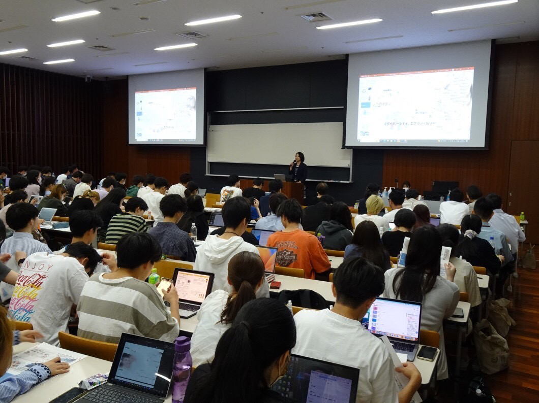 2023年に早稲田大学で行った講演の様子